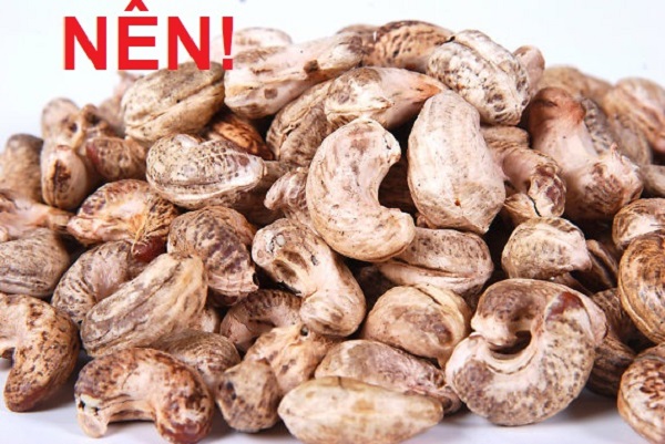 Raw cashew nuts