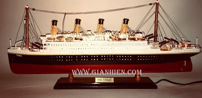 RMS Titanic With Light Boat Model