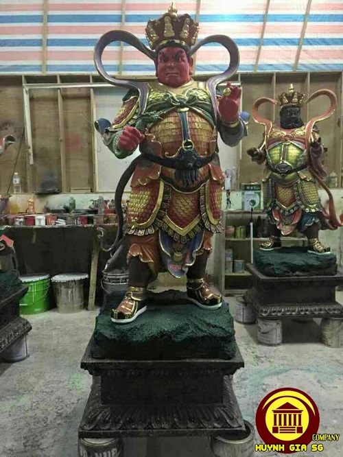 The four Heavenly Kings statues