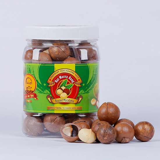 Shell cracked roasted macadamia