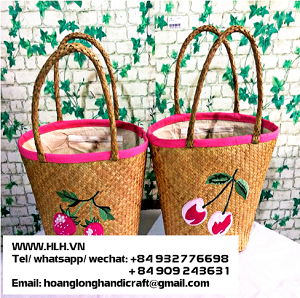 Straw bag