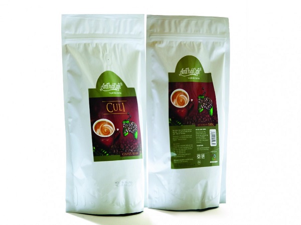 Roasted peaberry coffee beans