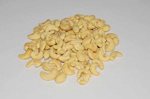 Cashew kernels LBW240