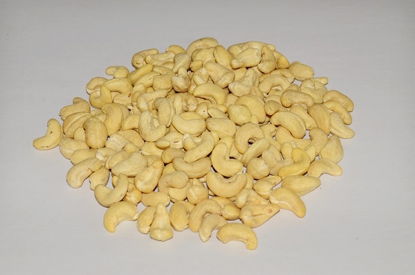 Cashew kernels WW240