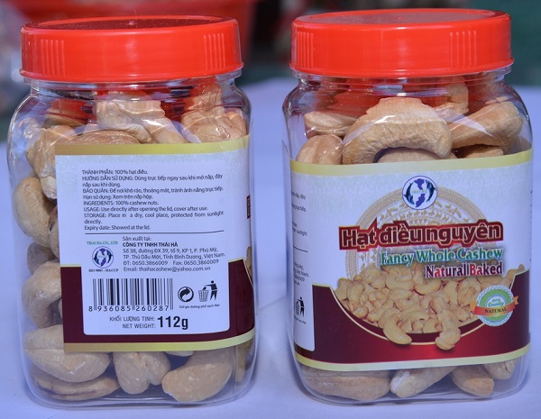 Dried cashew nuts