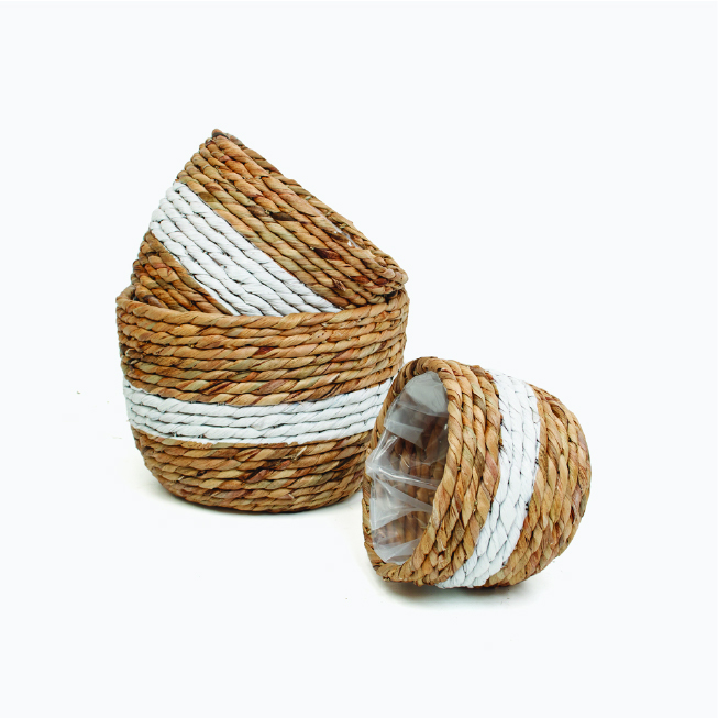 Water hyacinth planter with lining