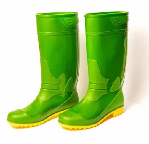 Colored boots with anti-slip features
