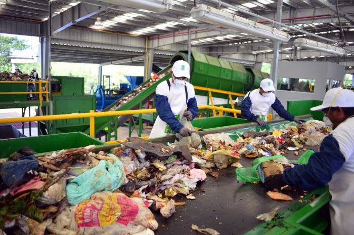 Service for the collection and treatment of waste