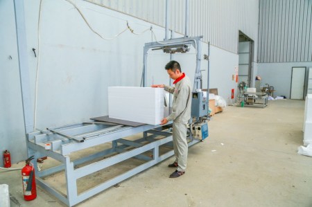 Polystyrene containers