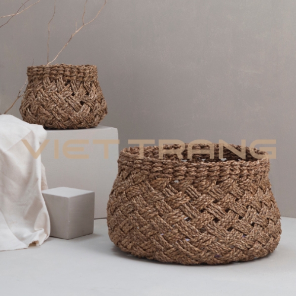Minimalist seagrass planter